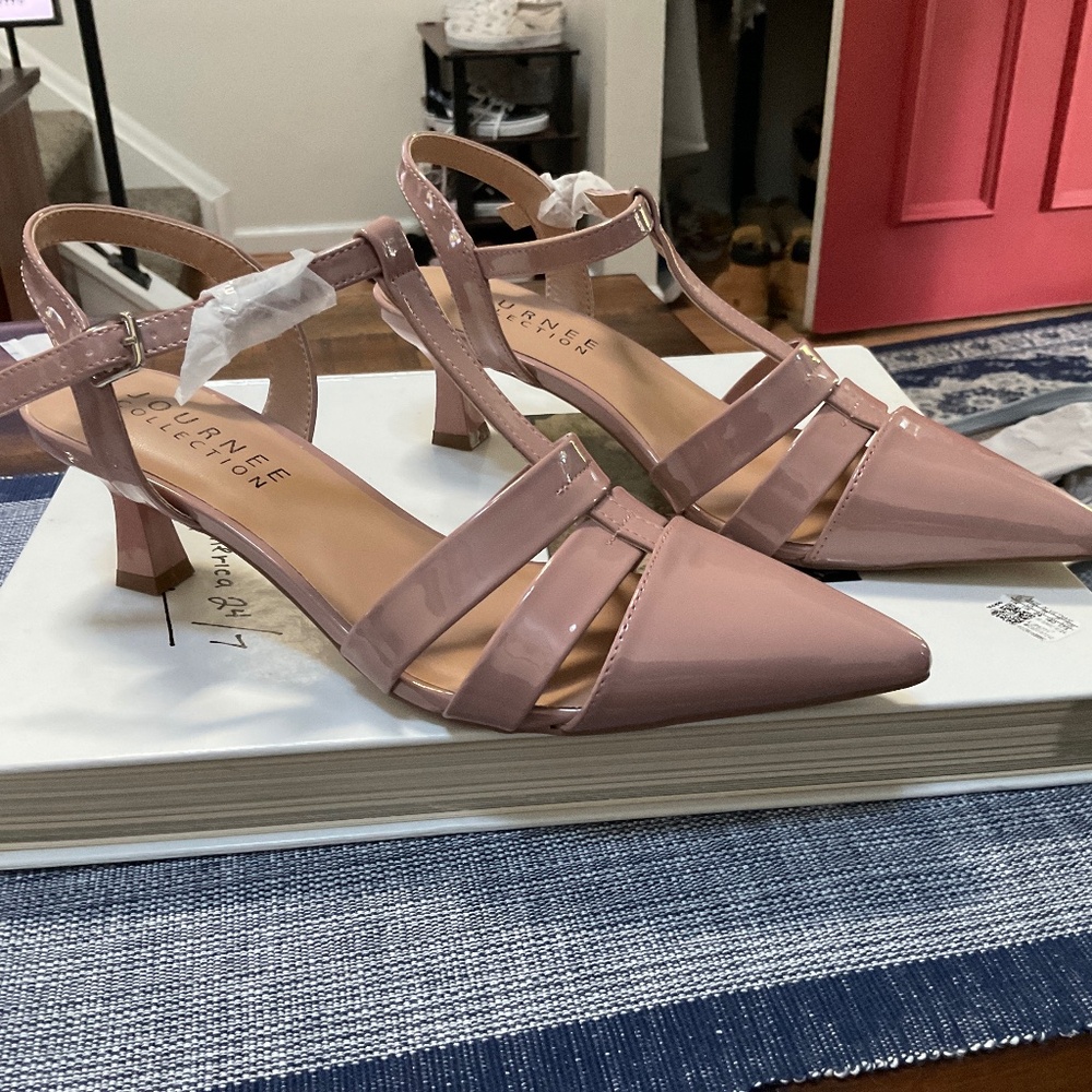 new! Beautiful mauve color patent leather size 7 1/2